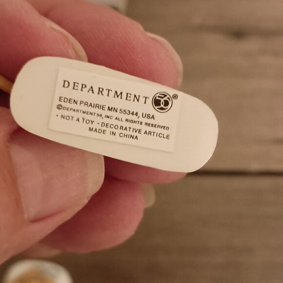 Department 56 Village Cats and Dogs Set of 6 Village Accessories 56.52828 - Picture 10 of 13